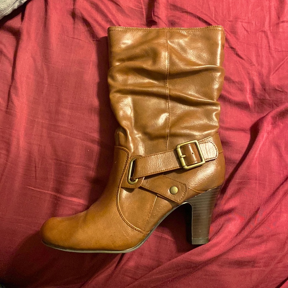 Faded Glory faux leather boot in size 8, barely worn, excellent condition.